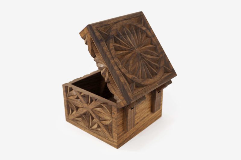12 x 12cm Walnut Wood Gift Box - Image 3