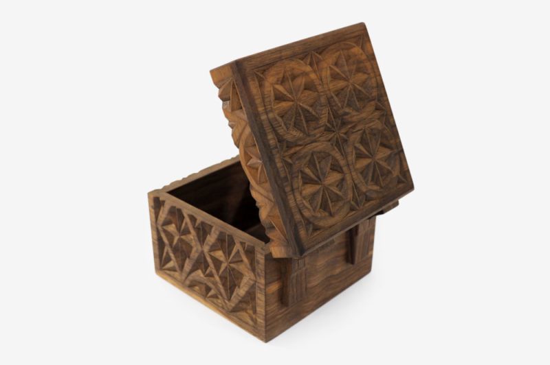 12 x 12cm Walnut Wood Gift Box - Image 3
