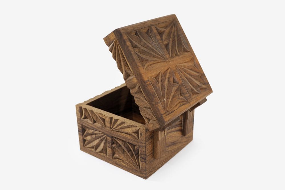 12 x 12cm Walnut Wood Gift Box - Image 3