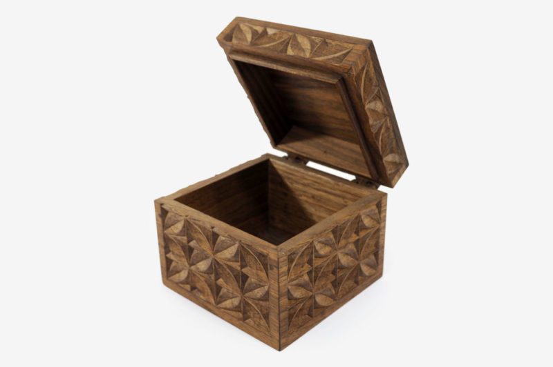 12 x 12cm Walnut Wood Gift Box - Image 2