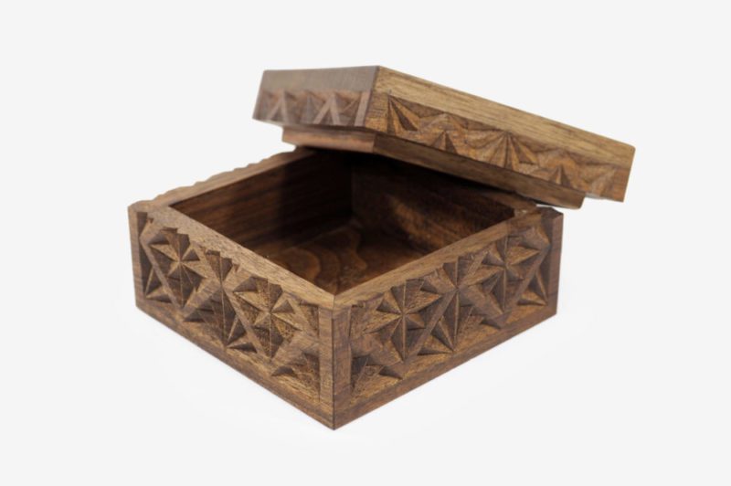 10 x 10 cm Walnut Wood Gift Box - Image 4