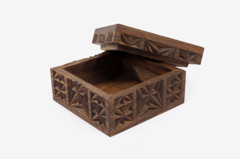 10 x 10 cm Walnut Wood Gift Box - Image 2