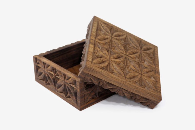 10 x 10 cm Walnut Wood Gift Box - Image 2