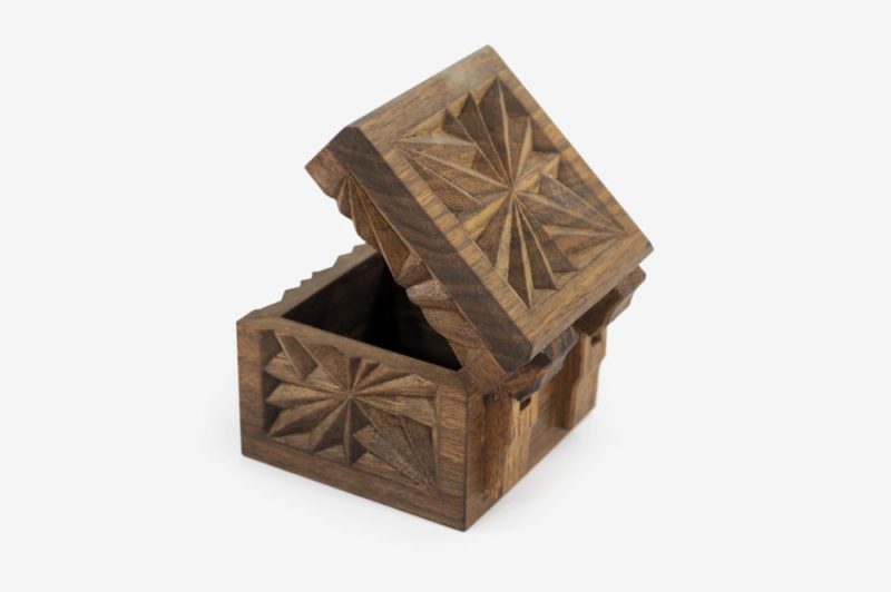 7 x 7 cm Walnut Wood Gift Box - Image 3
