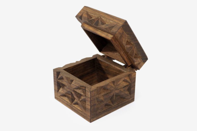 7 x 7 cm Walnut Wood Gift Box - Image 4