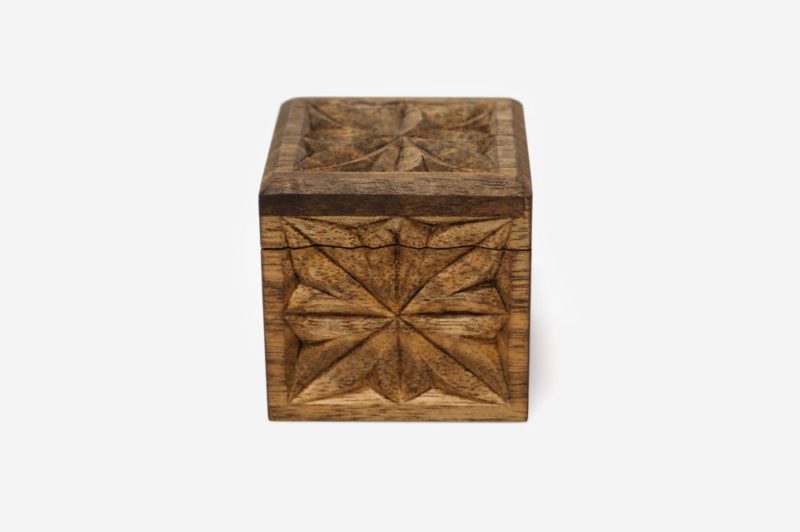 5 x 5 cm Walnut Wood Gift Box - Image 2