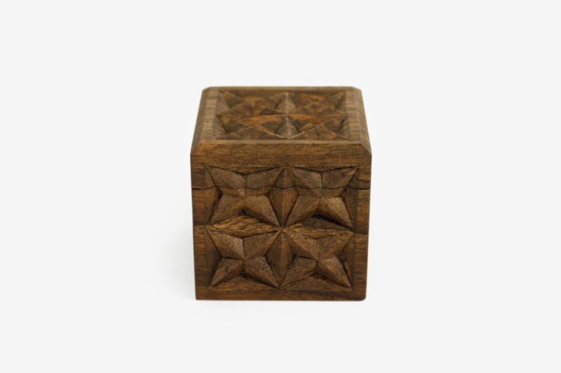 5 x 5 cm Walnut Wood Gift Box - Image 2